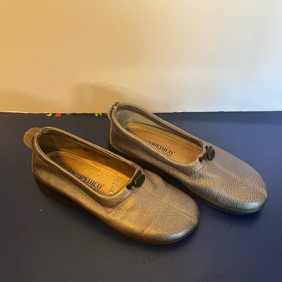 Arcopedico Pewter Slip On Loafers, size 6.5 - Picture 2 of 9